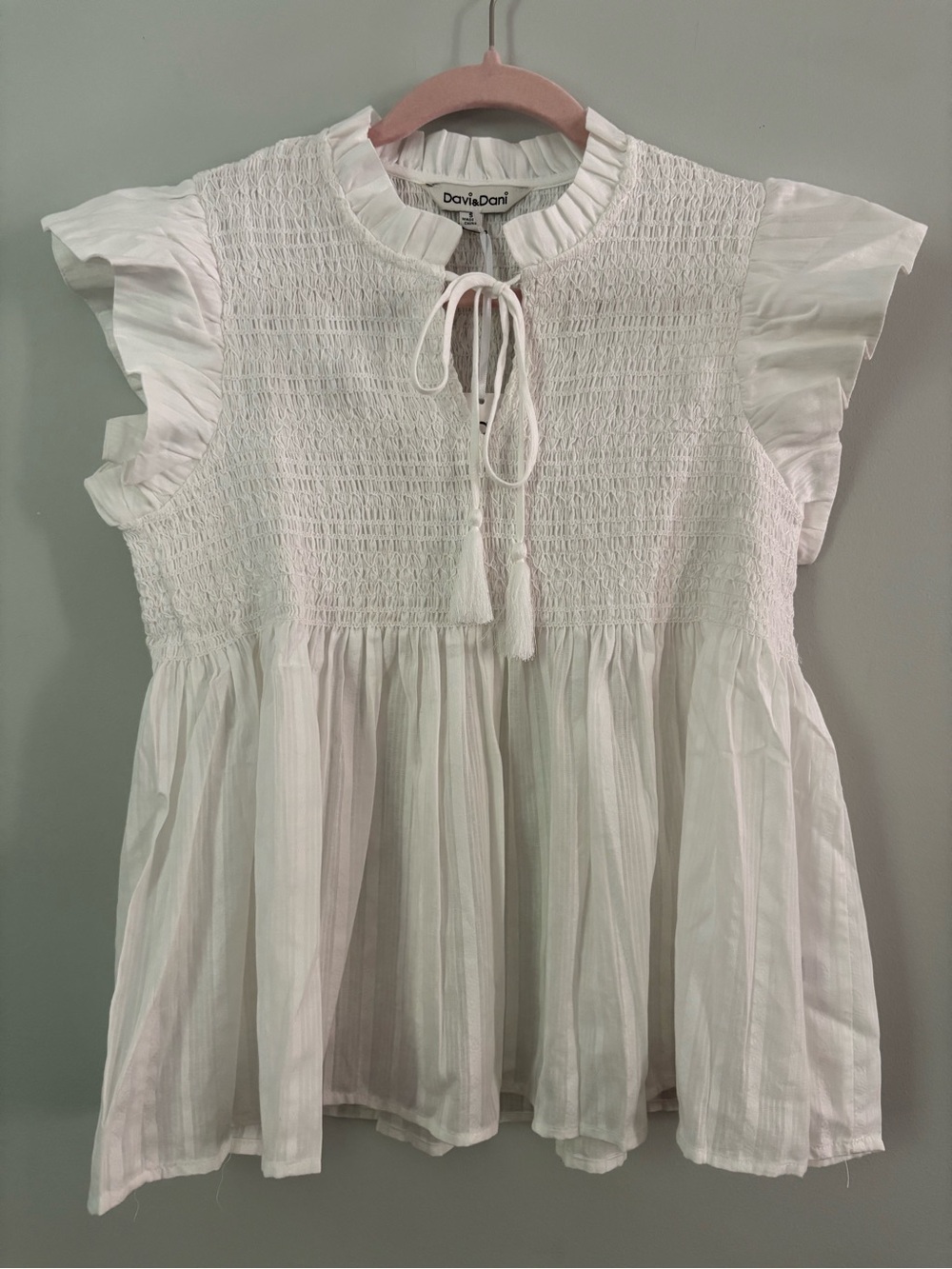 NWT Davi & Dani White Smocked Flutter Sleeve Babydoll Top Boho Blouse Size S